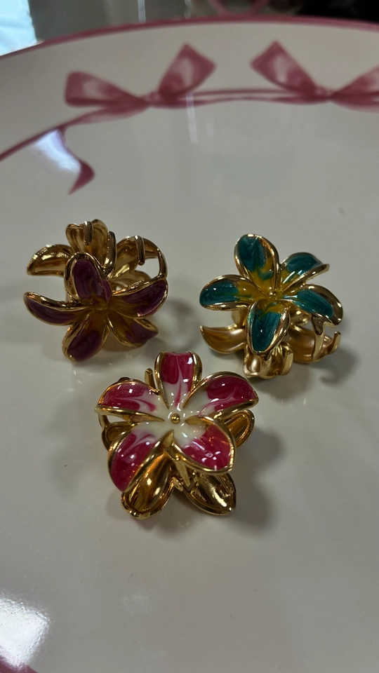 Pregadeira flor esmaltada- P - 1