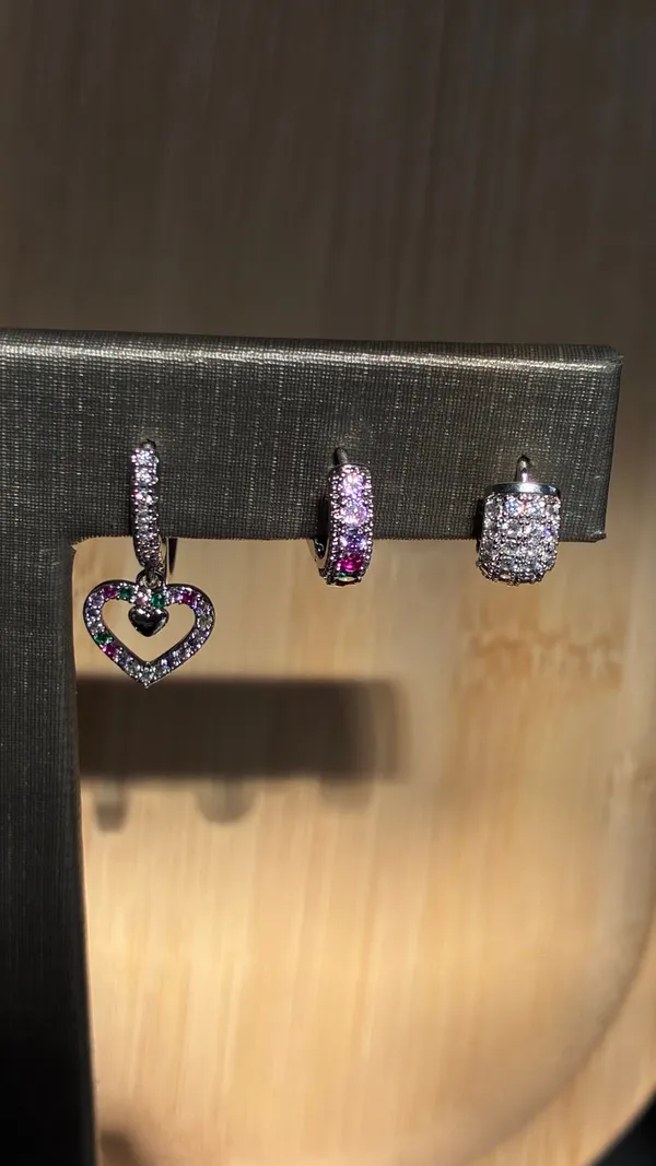 Trio de brincos coração vazado - imagem 2
