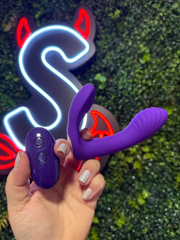 VIBRADOR LIA COM CONTROLE ESTIMULADOR CLÍTORIS COM 7 MODOS DE VIBRAÇÕES  - imagem 4