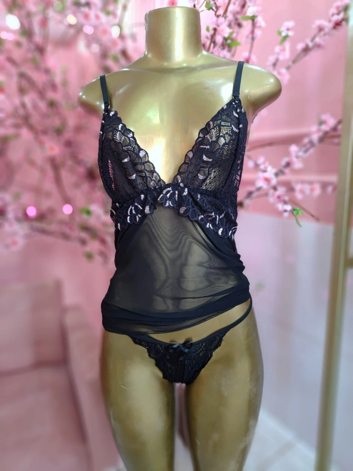Camisola com calcinha preta com detalhes rosa - 1