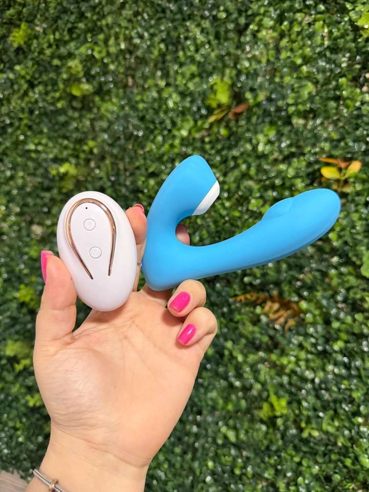 Vibrador Duplo com Controle E sugador Recarregavel  - imagem 1