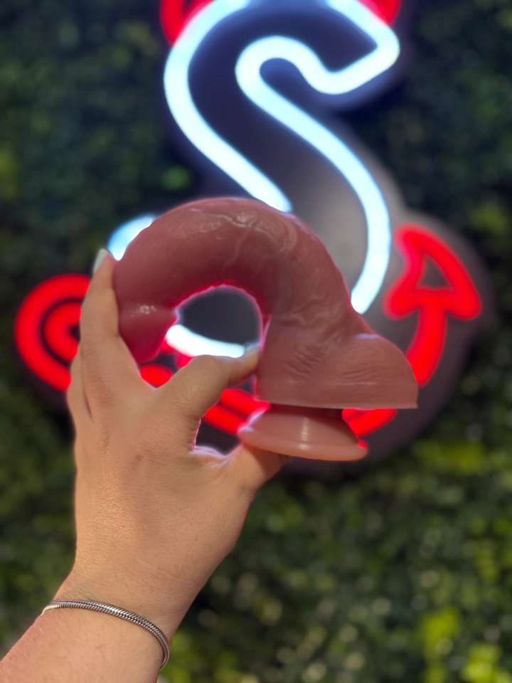 Pênis Super Realístico em Silicone Líquido - 20,0x4,8  - 4