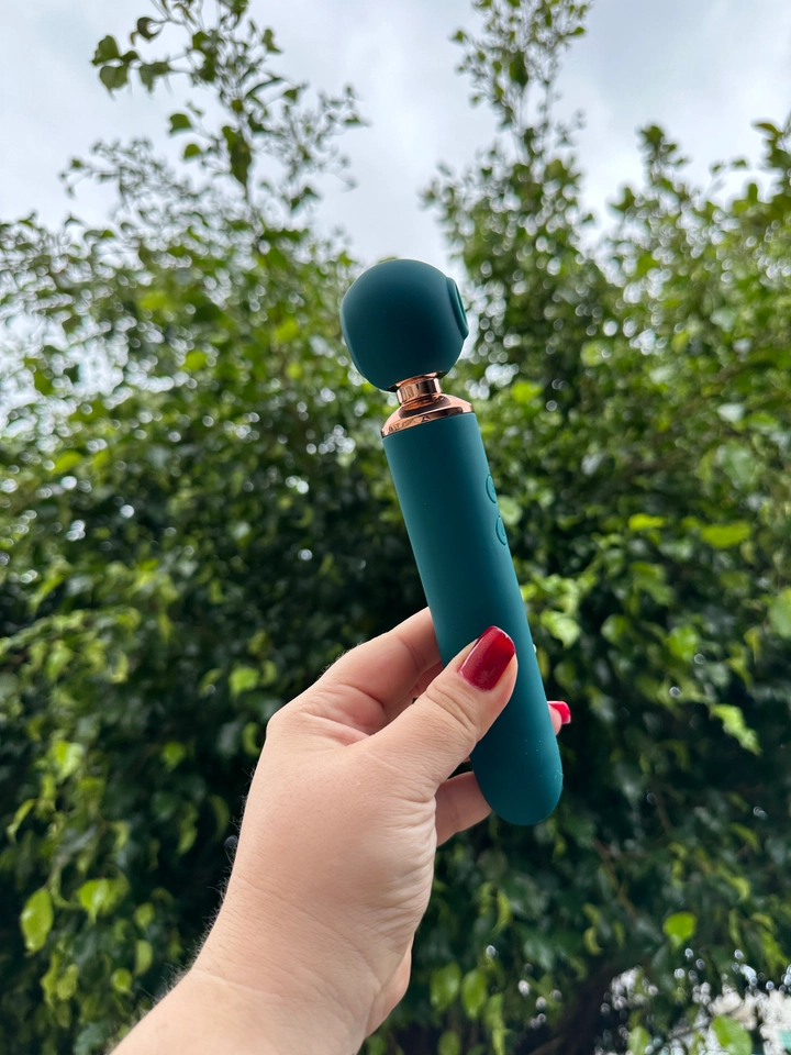 Vibrador Varinha 3 em 1 com Sugador Recarregavel - imagem 1