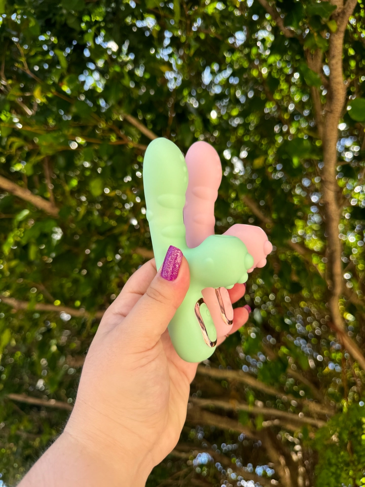 Vibrador Duplo com sugador Recarregavel Esquenta - 1