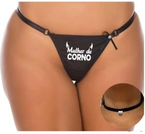 Kit Calcinha Fio Dental e Chocker com Frase MULHER DE CORNO - 1