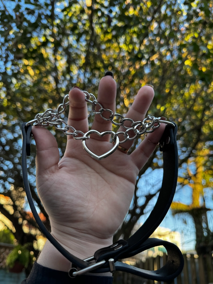 Coleira Bondage em Corrente com Coração - 1