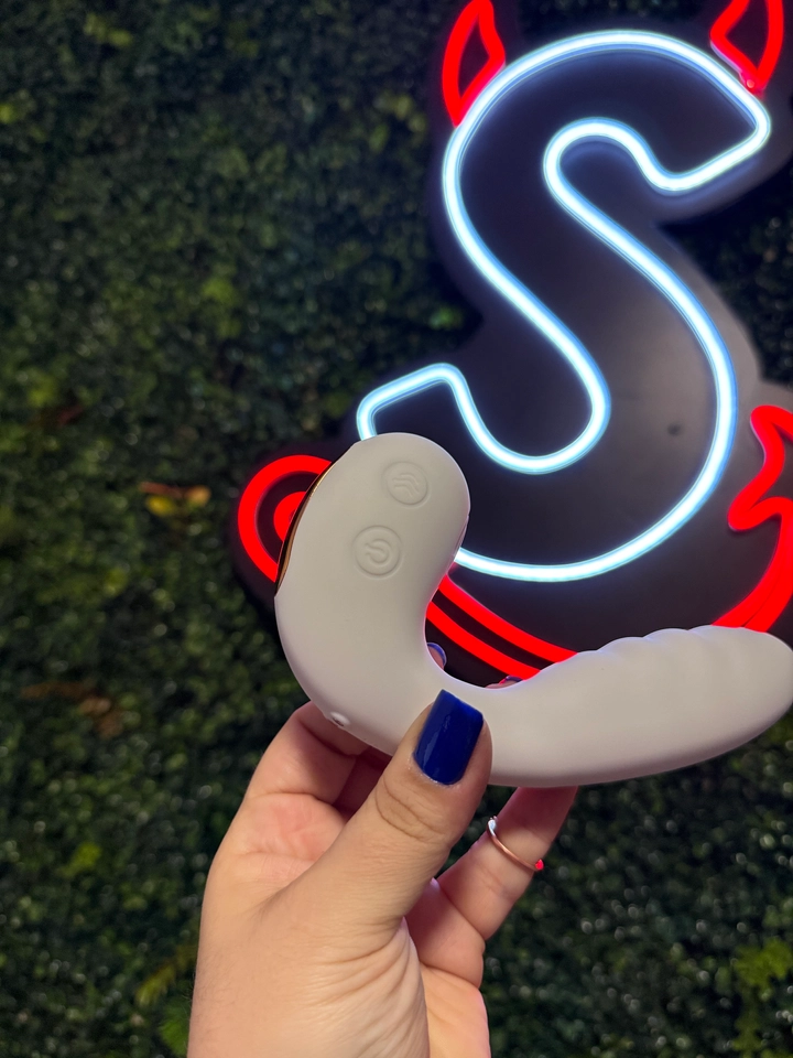 VIBRADOR DE PONTO G E CLITÓRIS COM TAPPING KITTY - imagem 4