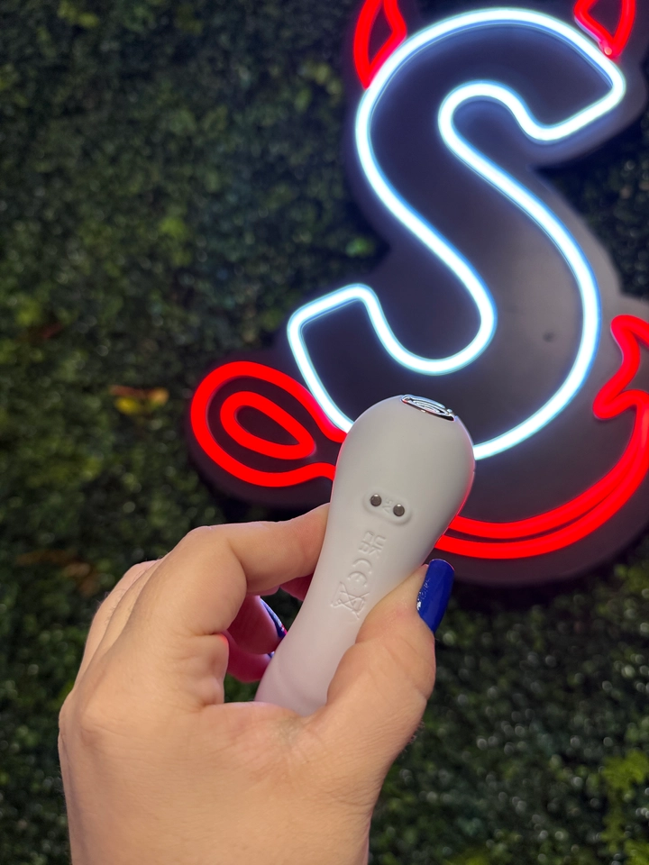 VIBRADOR DE PONTO G E CLITÓRIS COM TAPPING KITTY - imagem 5