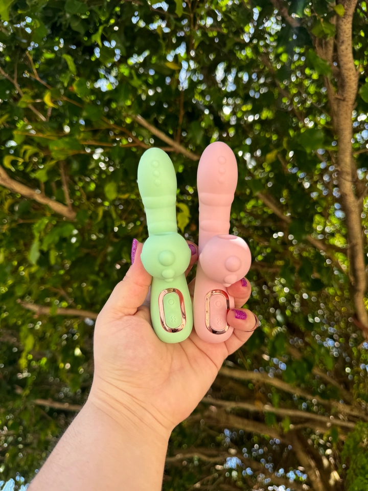 Vibrador Duplo com sugador Recarregavel Esquenta - 8