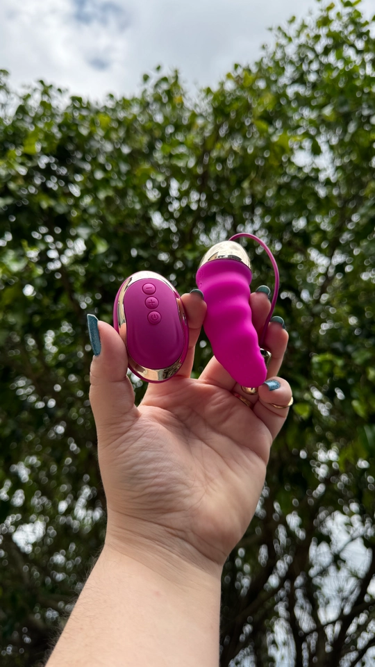 VIBRADOR WEE BULLET EM SILICONE RECARREGÁVEL COM SALIÊNCIA 10 MODOS DE VIBRAÇÃO E CONTROLE WIRELESS - 1