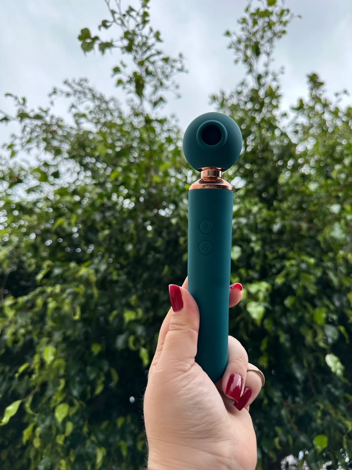 Vibrador Varinha 3 em 1 com Sugador Recarregavel - imagem 2
