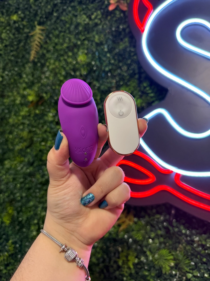 Vibrador de Calcinha Recarregável com Controle - Lea - ROXO  - imagem 1