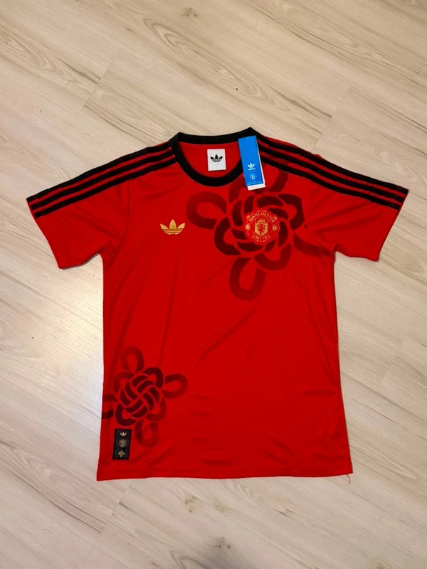 CAMISA COMEMORATIVA MANCHESTER UNITED 25/26