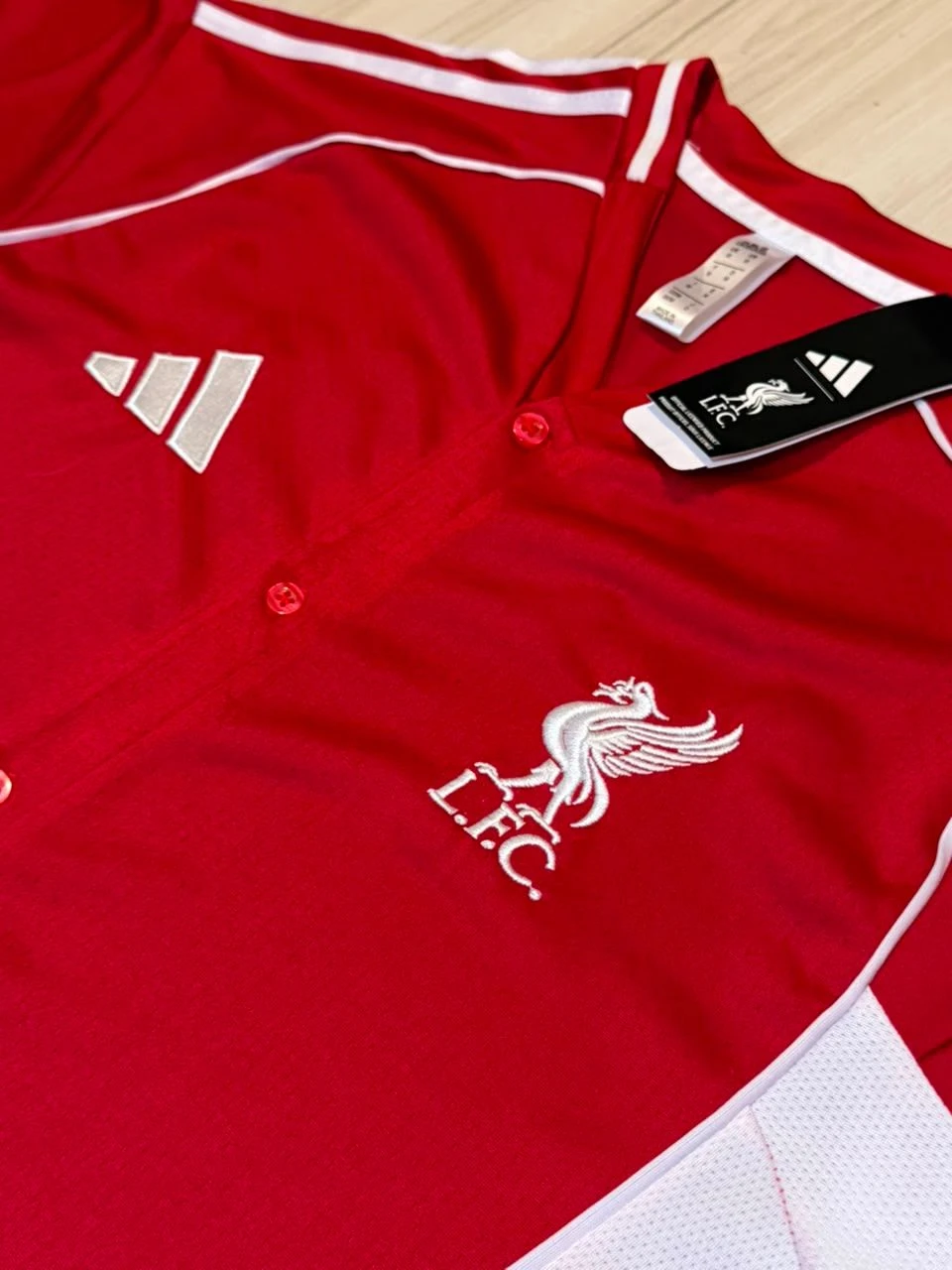 CAMISA LIVERPOOL BOTÃO (MUNDIAL 2025) - 2