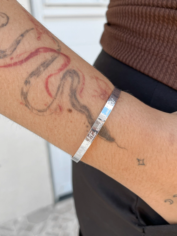 Bracelete Escrito “Eu acredito em mim ꕤ” - Semijoia - imagem 1