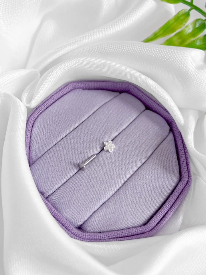 Piercing Flor Cravejada - Prata Legítima 925 - imagem 1