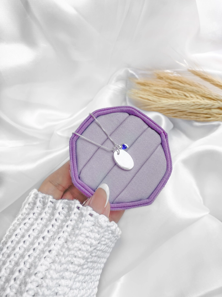 Colar Letra Personalizável Oval + Coração Colorido - Semijoia - imagem 1