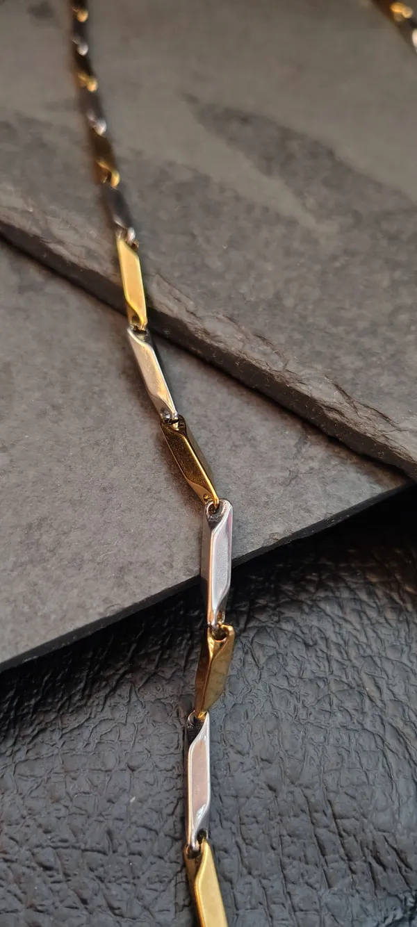 Corrente Masculina 55cm Bicolor Palito Torcido - Dourado e Prata - Bastão Diamantado - Aço Inoxidável - imagem 2