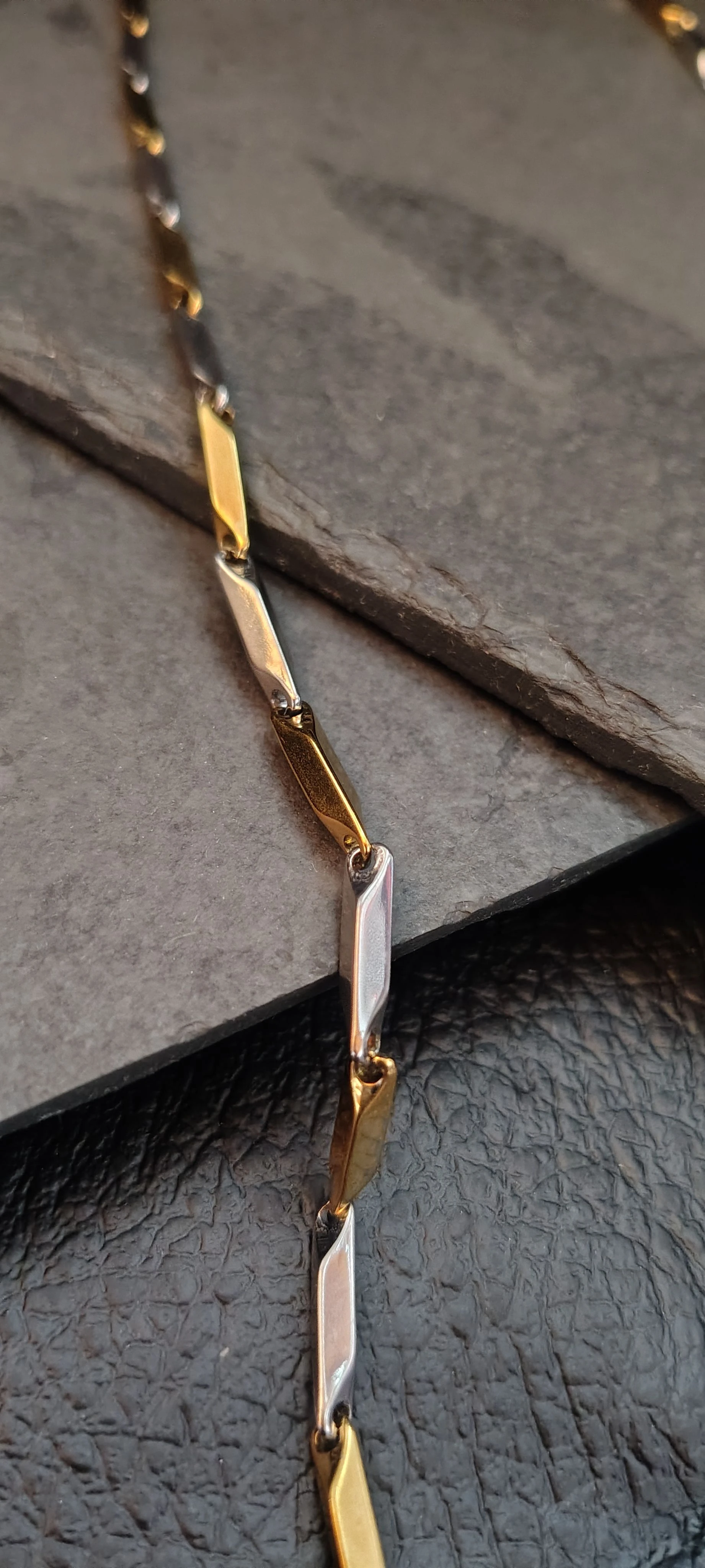 Corrente Masculina 55cm Bicolor Palito Torcido - Dourado e Prata - Bastão Diamantado - Aço Inoxidável - 2