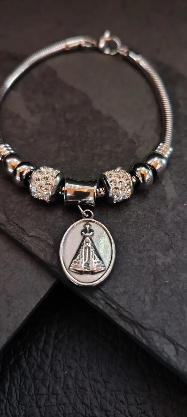 Pulseira Feminina Nossa Senhora Aparecida 19cm Prata - Medalha 1,5cm Dupla Face - Berloqueira Cobra com Zircônia - Aço Inoxidável - SANSKULL - imagem 2