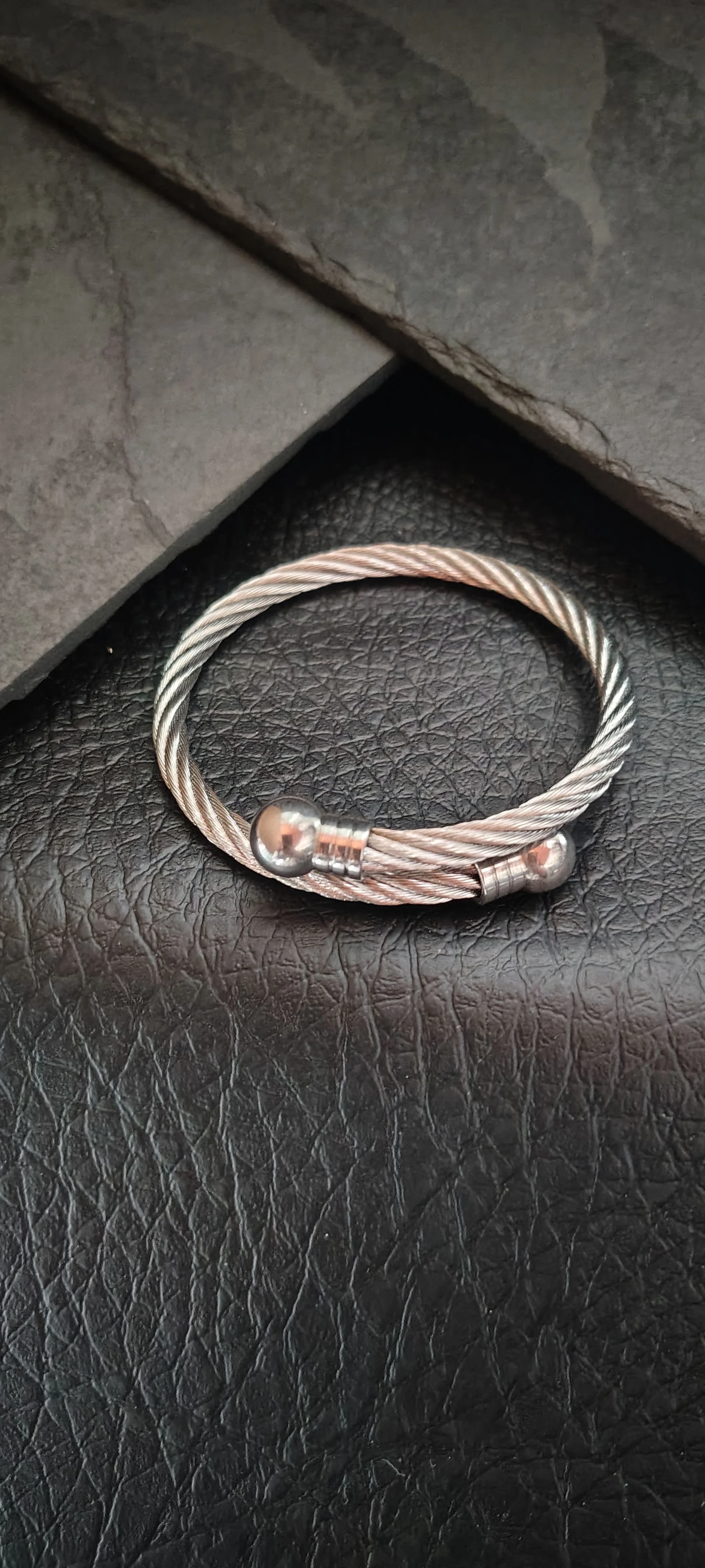 Bracelete Unissex Cabo Torcido Prata - Aço Inoxidável - Aberto com Bolinhas - SANSKULL - 3