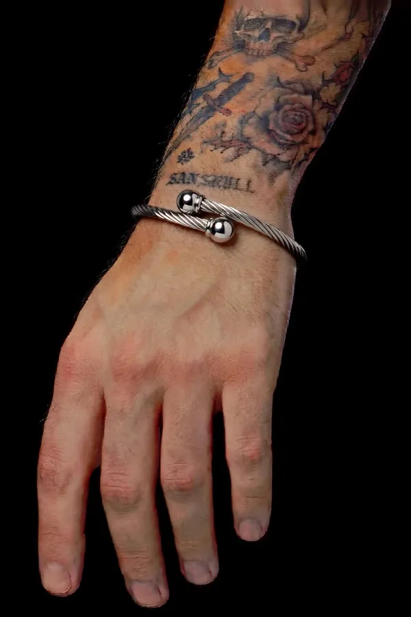 Bracelete Unissex Cabo Torcido Prata - Aço Inoxidável - Aberto com Bolinhas - SANSKULL
