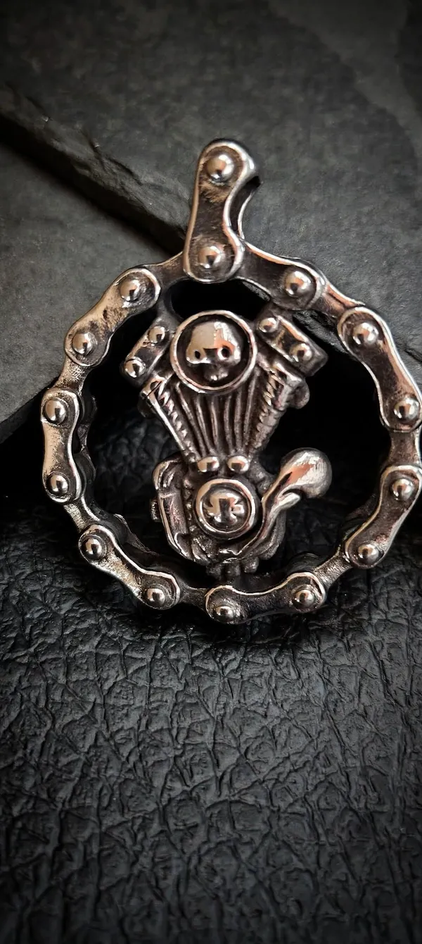 Pingente Motor V-Twin Skull Chain - Corrente Moto Aço Inoxidável | SANSKULL