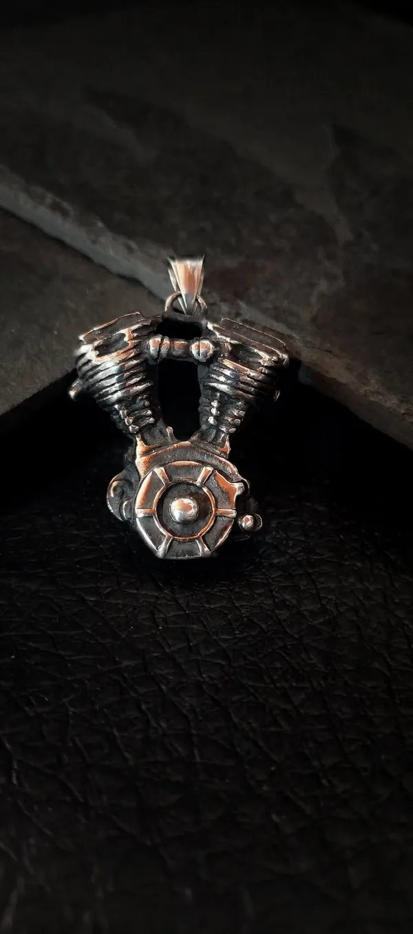 Pingente Motor V-Twin Clássico 5cm - Aço Inoxidável | SANSKULL
