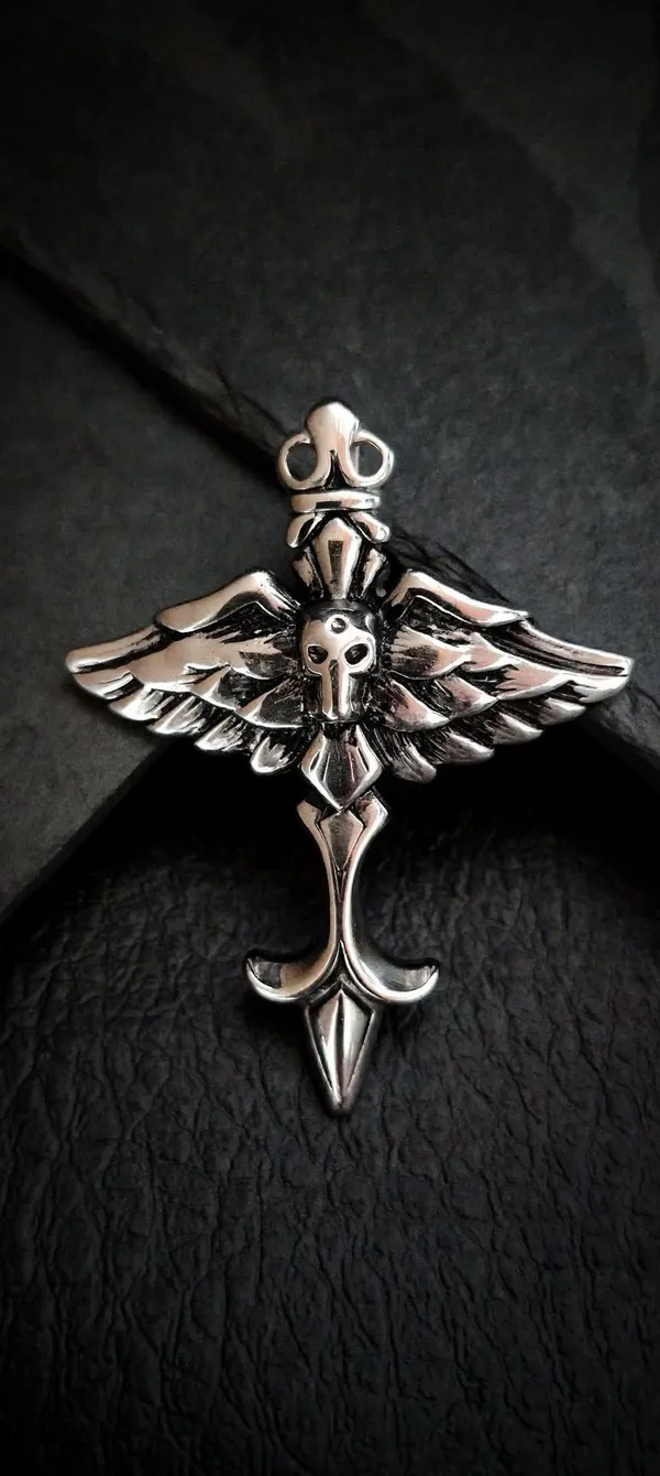 Pingente Cruz Alada Caveira Winged Skull - Aço Inoxidável | SANSKULL