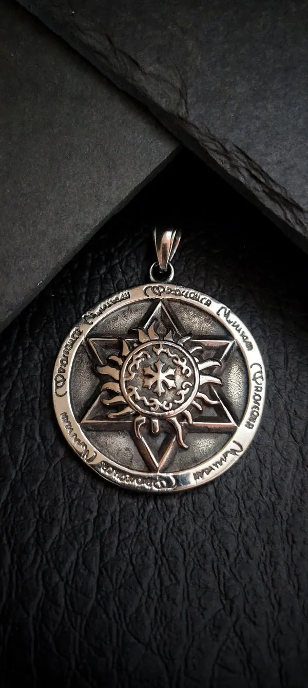 Pingente Estrela de 6 Pontas Sol Guardião - Runas Proteção Aço Inoxidável | SANSKULL