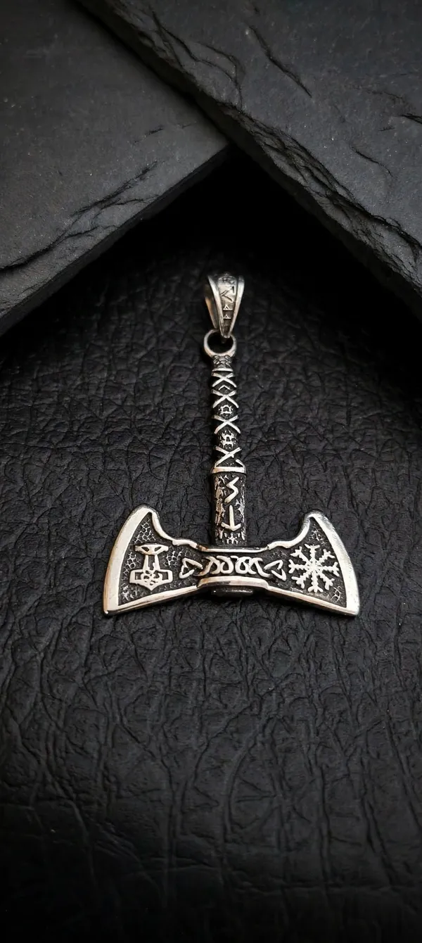 Pingente Machado Viking Duplo 5cm - Thor e Vegvisir Runas Aço Inoxidável | SANSKULL