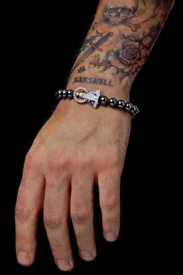 Pulseira Hematita 8mm + Nossa Senhora Aparecida Cravejada Azul | Elástica Unissex SANSKULL