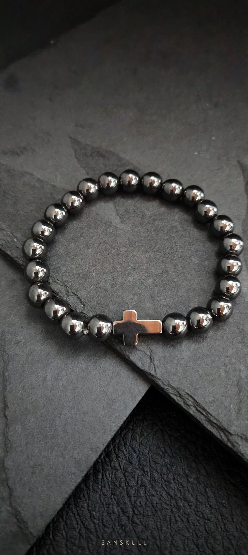 Pulseira Hematita 8mm + Cruz  | Elástica Unissex Minimalista SANSKULL - 3