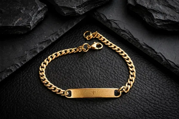 Pulseira 20cm Unissex Plaquinha Oração Pai Nosso Cruz - Grumet Dourada Aço Inox - imagem 2