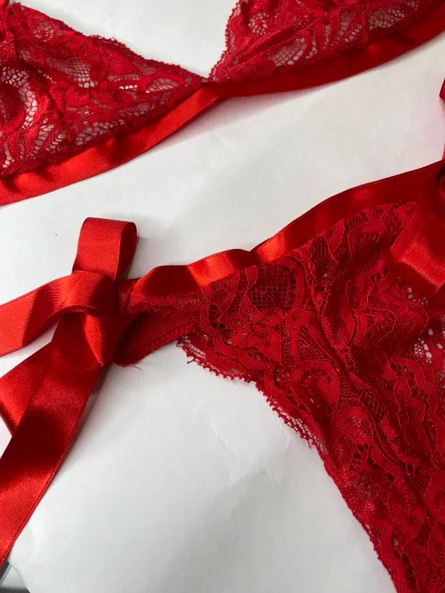 Conjunto Fitilho Vermelho Veste P e M   - 4