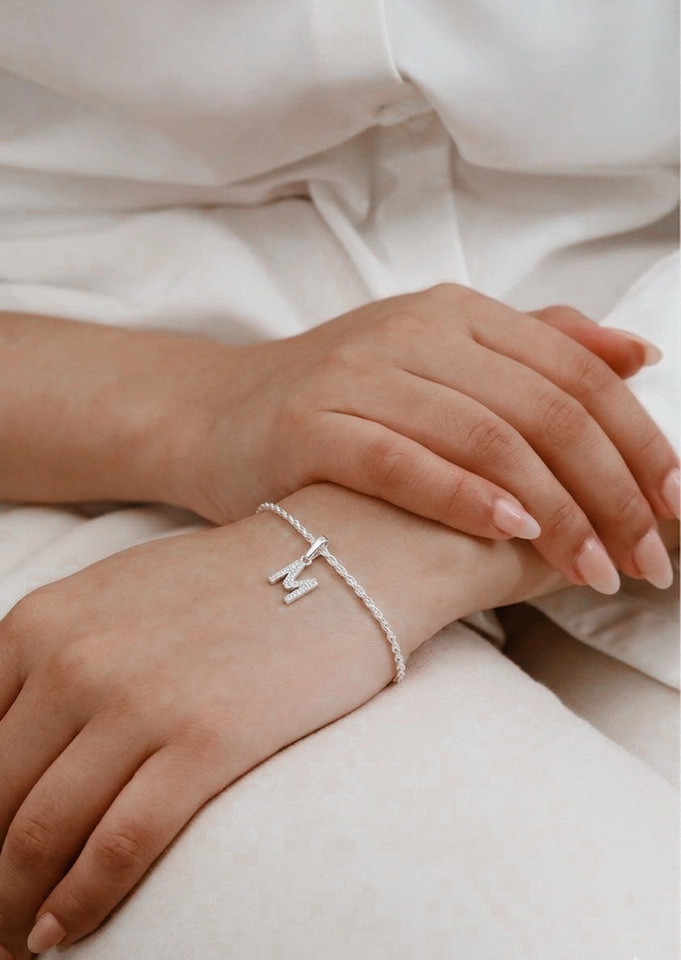 Pulseira cordão baiano com pingente inicial cravejada 