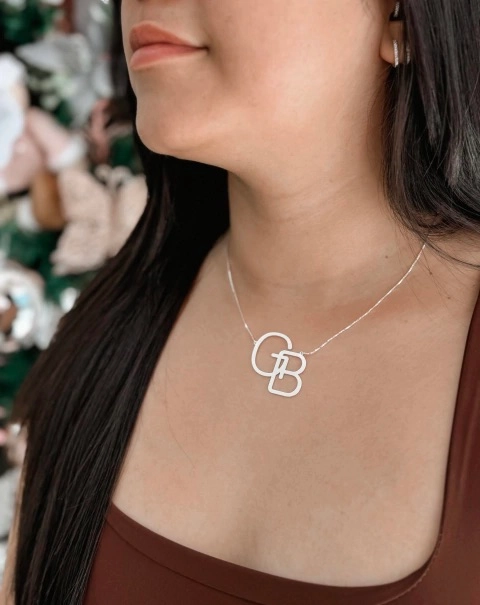 Colar personalizado com duas iniciais 