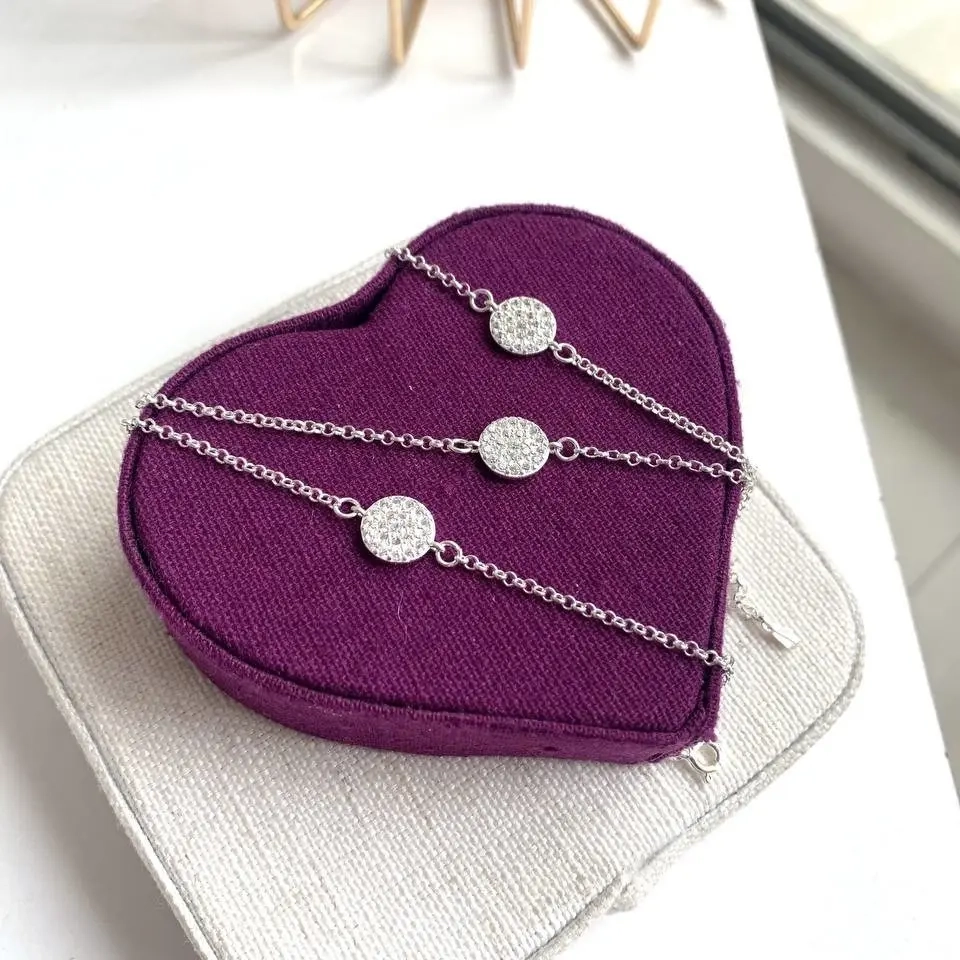 Pulseira redonda cravejada 