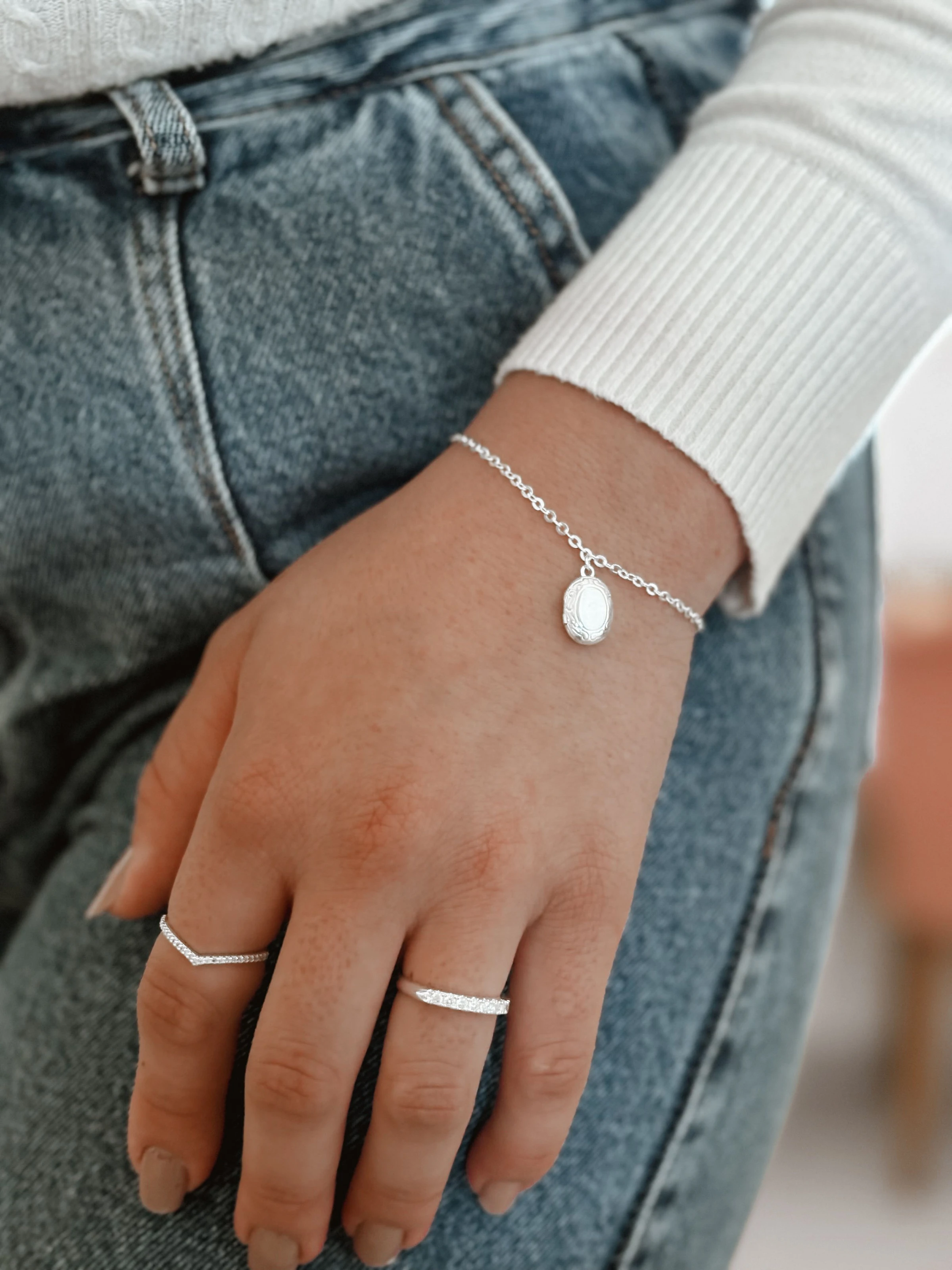 Pulseira mini relicário oval  - 1