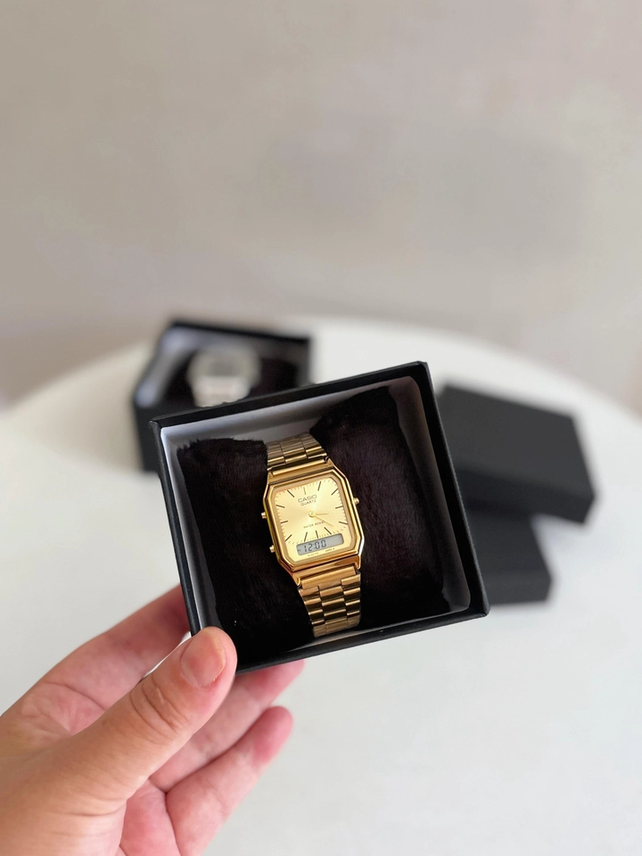 Relógio Cássio quadrado dourado 