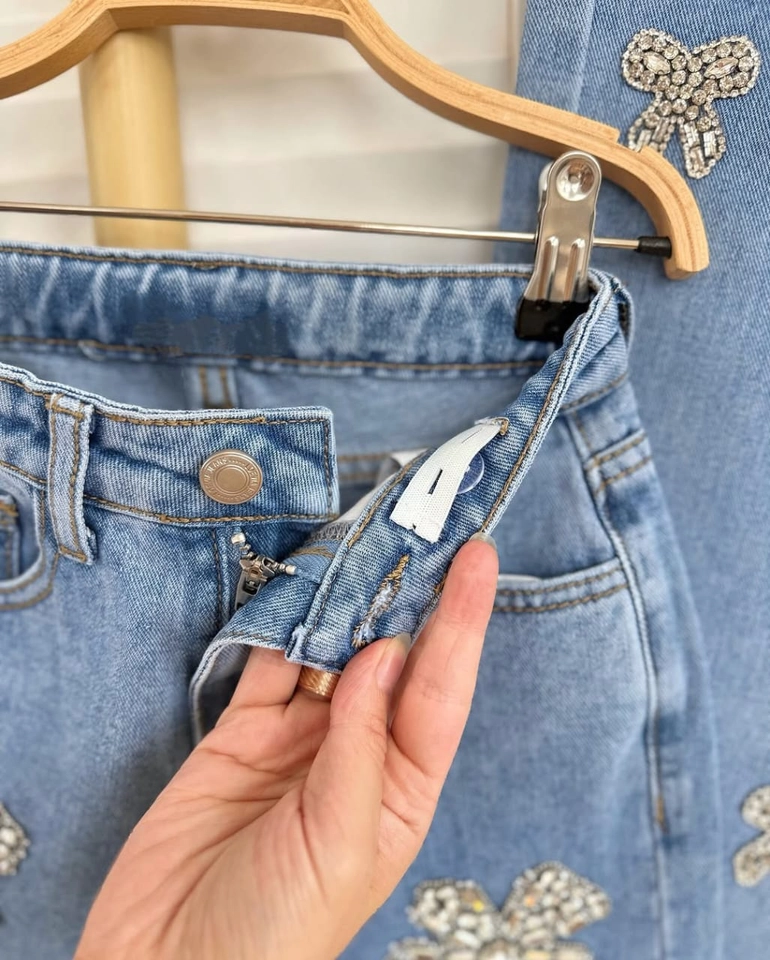 Calça jeans flor de brilho  - 3