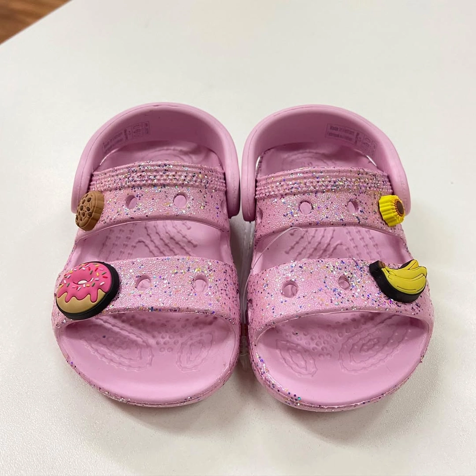 Sandália marca Crocs rosa - 2