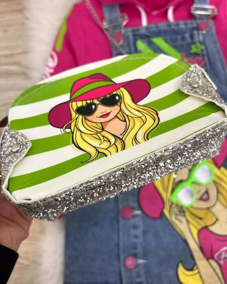 Jardineira Barbie  - 3