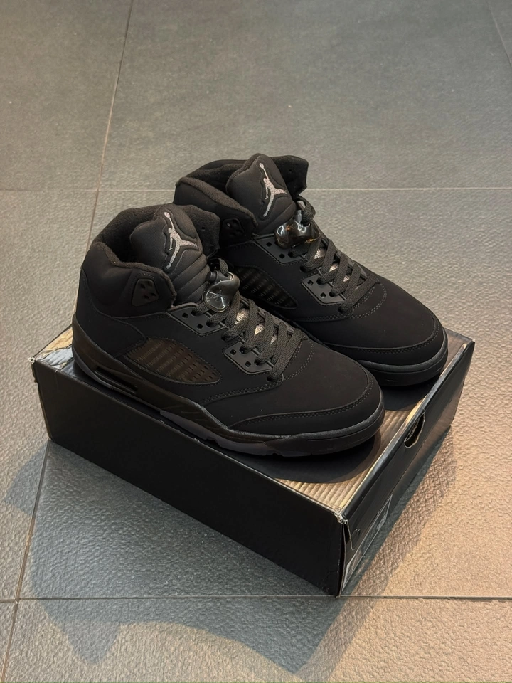 Air Jordan 5 black