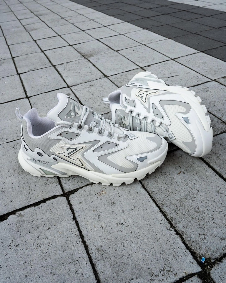 Louis Vuitton runner static - 1
