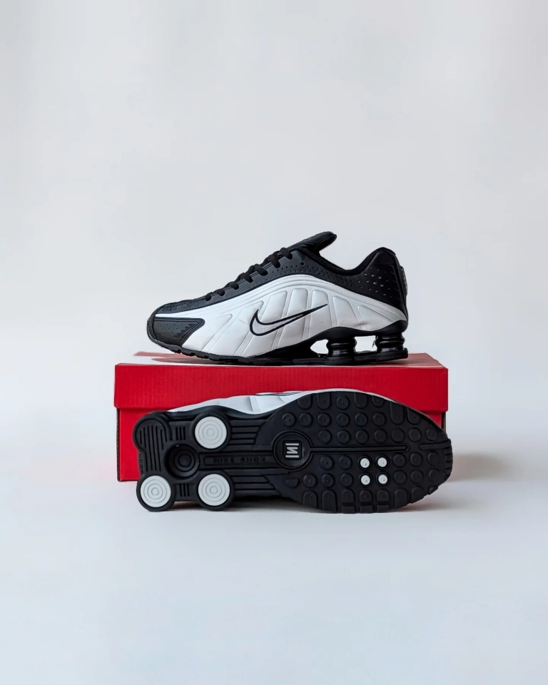 Nike Shox r4 preto e prata  - 4