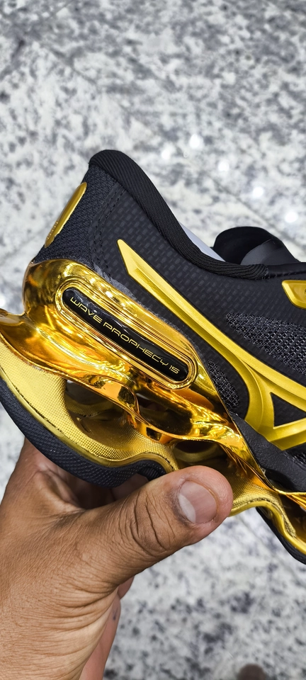 Mizuno 15 preto e dourado  - 6
