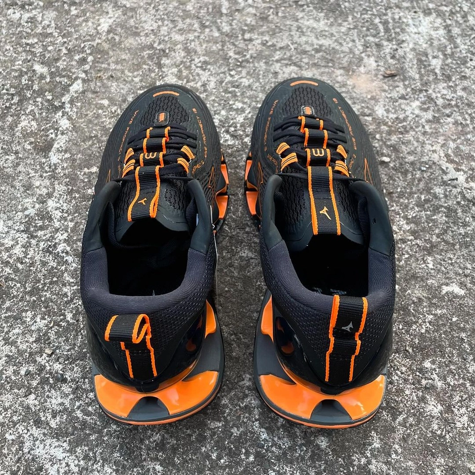 Mizuno prophecy 13 preto e laranja  - 3