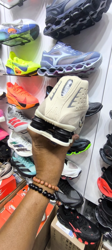 Nike Shox R4 - 4