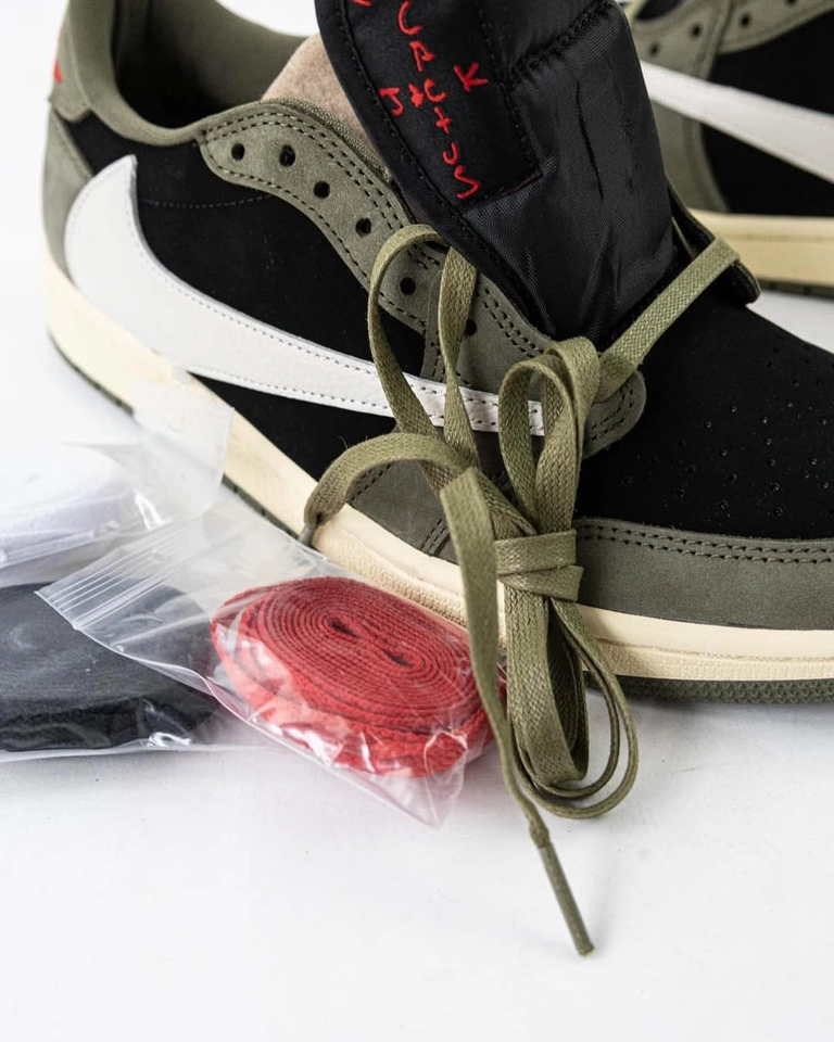 Air Jordan Travis Scott black olive - 3